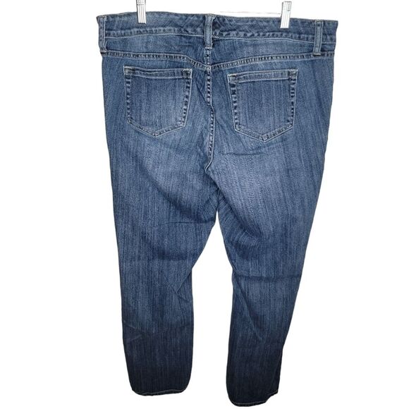 Torrid Premium Boyfriend Jeans Medium Wash w/ Floral Embroidery size 16R - Picture 3 of 9